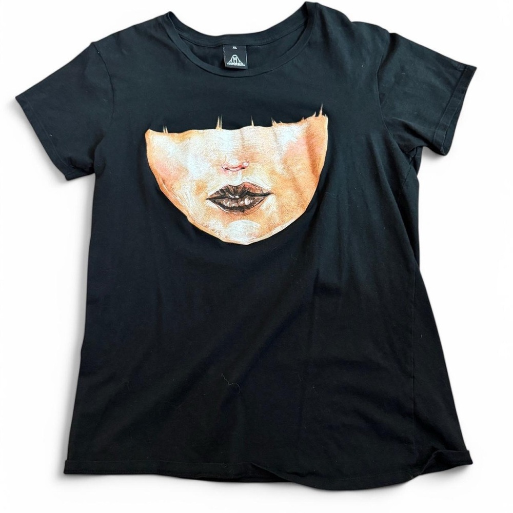 Cotton T Shirt with bold oil painted face | XL | unique design on black crewneck